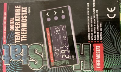 habistat digital thermometer and timer.